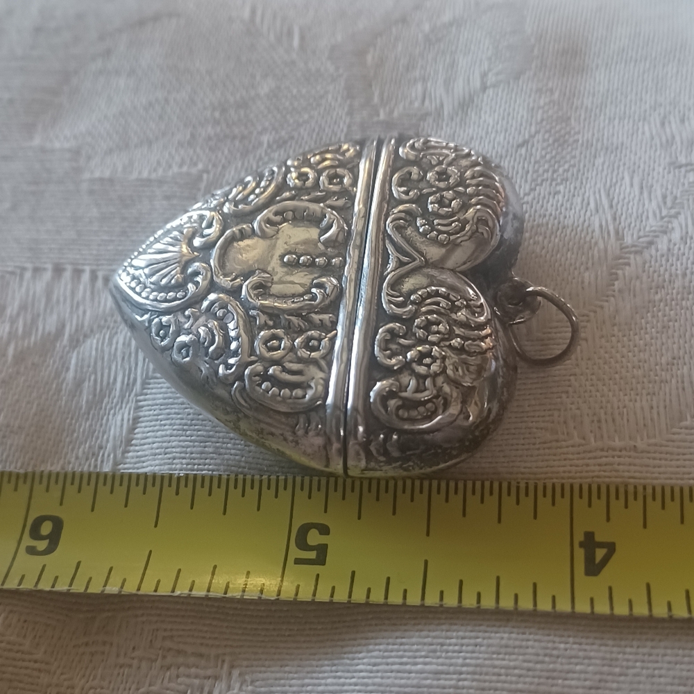 Vintage Heart Shaped Pill/Snuff Repousse Pendant, Sterling Silver - Picture 9 of 9